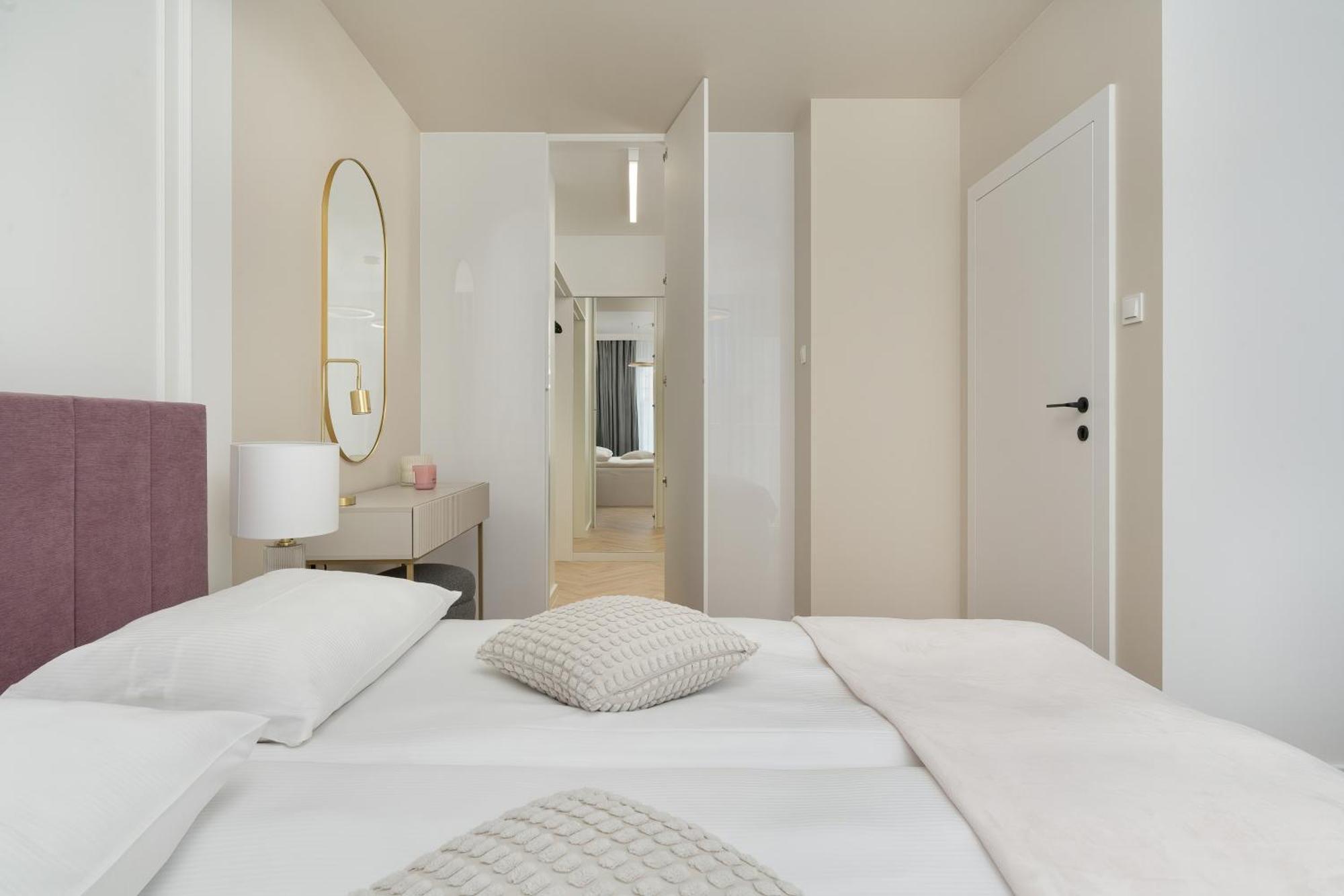 Elegancki Apartament Z Parkingiem Blisko Starego Miasta By Noclegi Renters Вроцлав Экстерьер фото